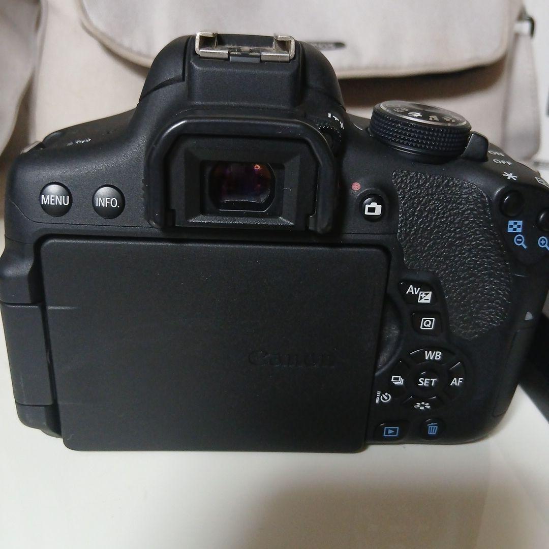 Canon EOS Kiss X8i デジタル一眼レフ