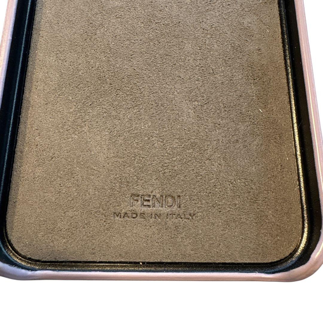 極美品［正規品］FENDI フェンディ　iPhone 15 レザーケース ピンク