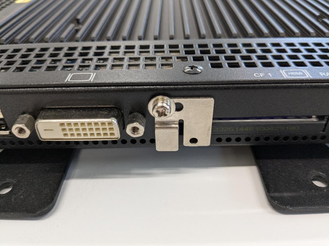 薄型PC　IPC-BX950T1D-DC556　WinXP Embedded