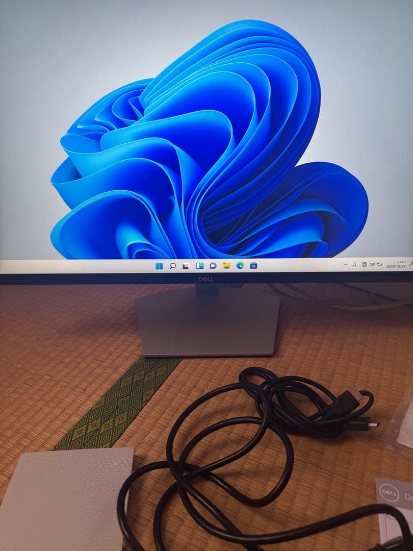 DELL S2721Q 27インチ 4K モニター 本体