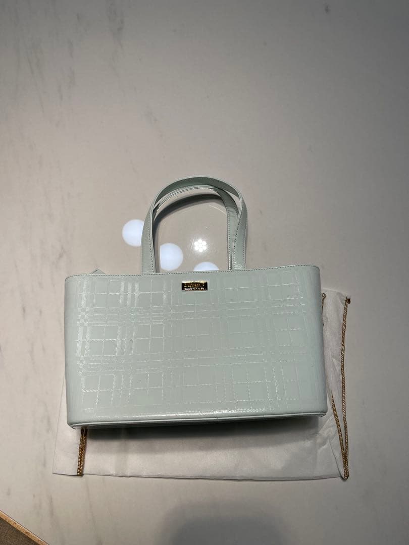 burberryライトグリーン エナメル ハンドバッグ