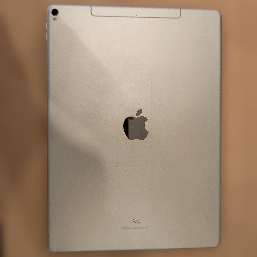 iPad Pro (12.9インチ) (第2世代) 64GB　Keybord付き