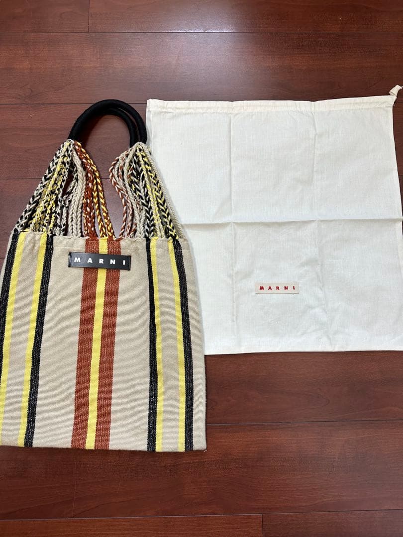 マルニマーケット　エクリュ