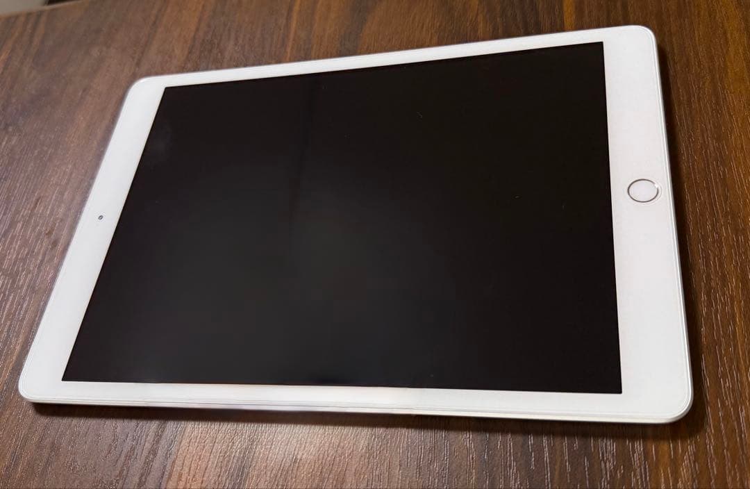 iPad (第七世代) Wi-Fi + Cellular/32GB/Silver