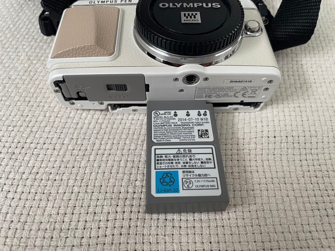 OLYMPUS PEN Lite E-PL7 EZダブルズームキット ホワイト