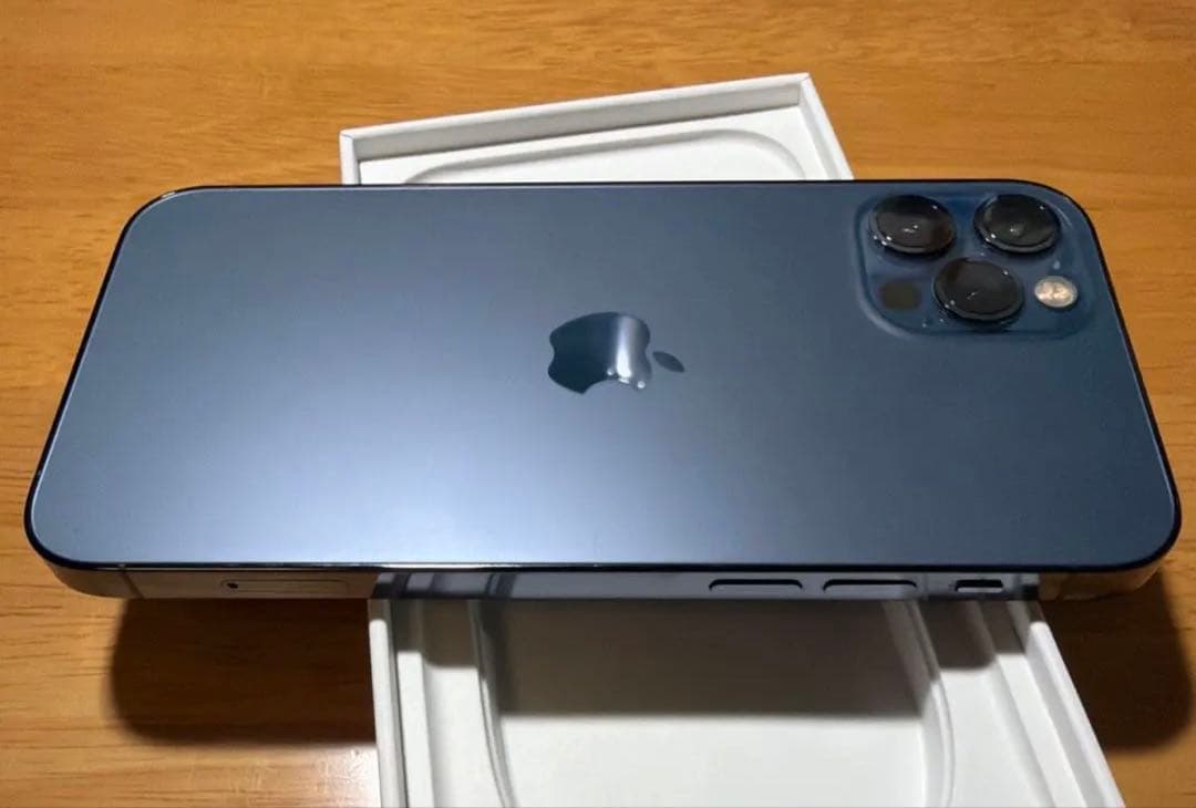 iPhone 12 Pro ブルー 128GB（ケーブル・カバー付き）