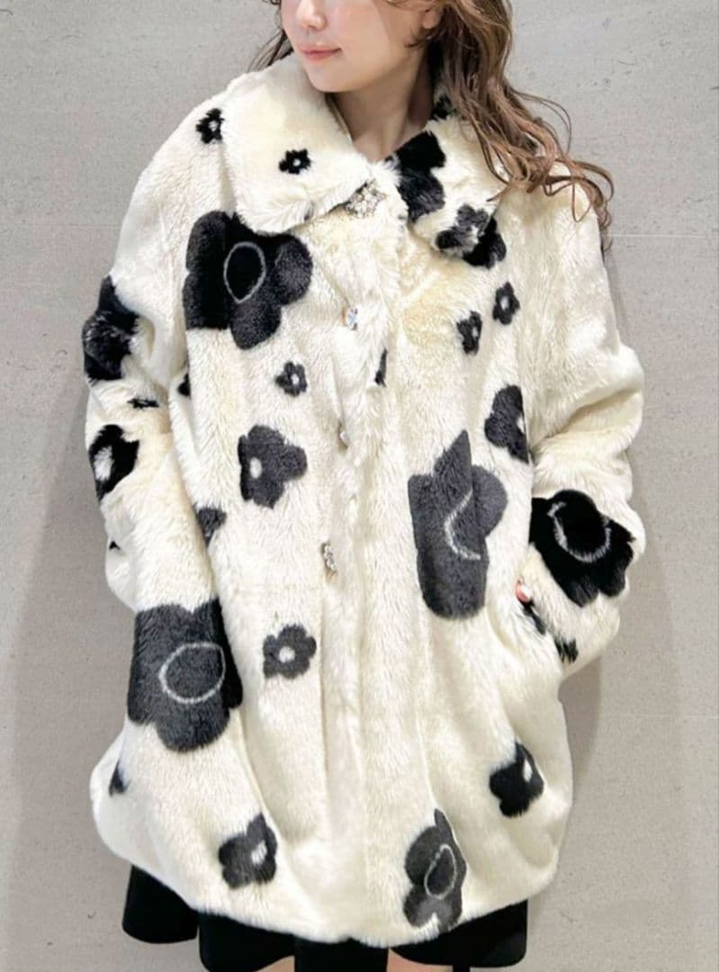 新品【LILY BROWN×MARY QUANT】デイジービジュー釦ファーコート