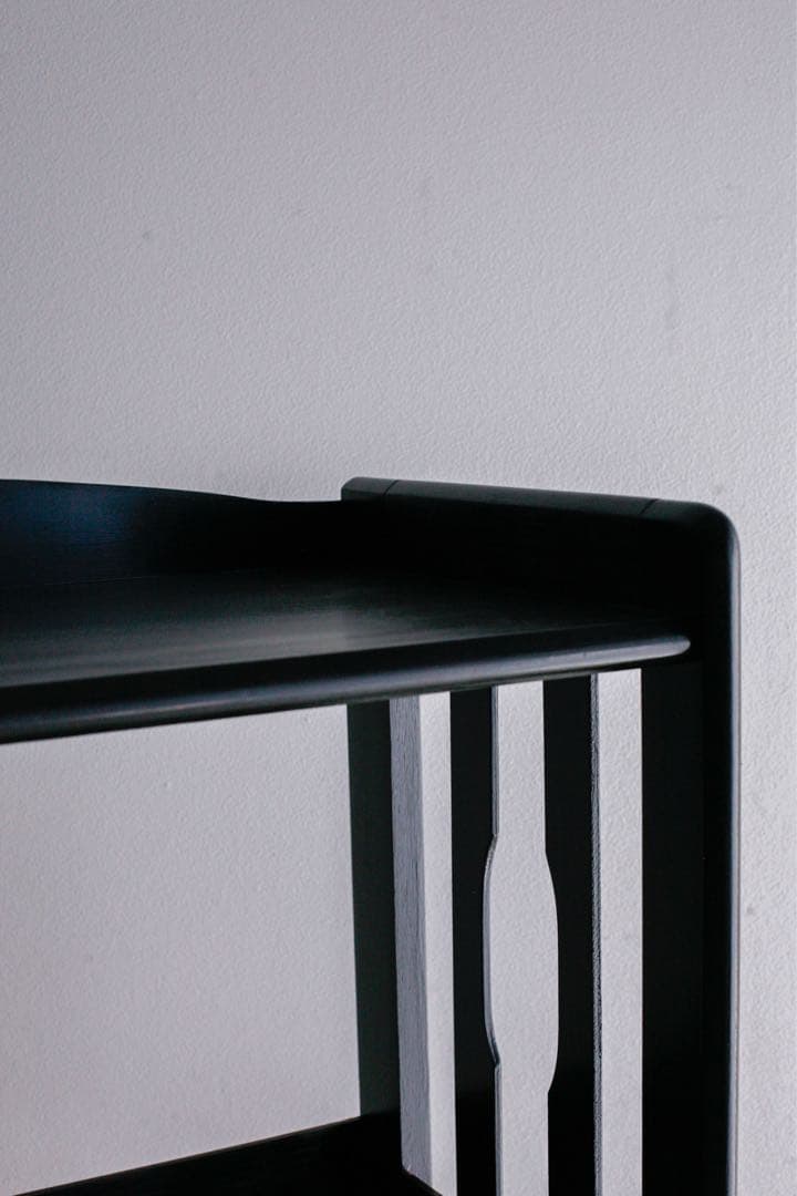 黒塗り　本棚　収納棚　飾り棚　ブックシェルフ　キャビネット　アンティーク　古家具