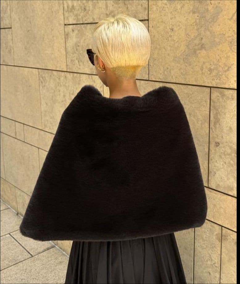 【新品未使用】ジェンヌ（JENNE）リッチボリュームファーケープ（ブラウン）