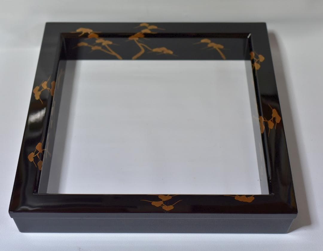 輪島塗信子造　炉縁松柄真塗蒔絵秋　【極上品】囲炉裏、お茶道具／共箱