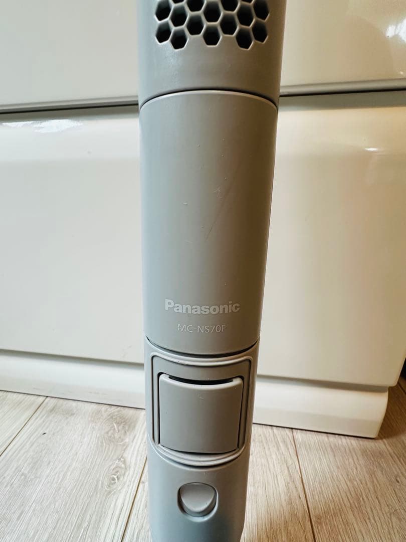 ★2023年製★送料込★パナソニックコードレススティック掃除機 MC-NS70F