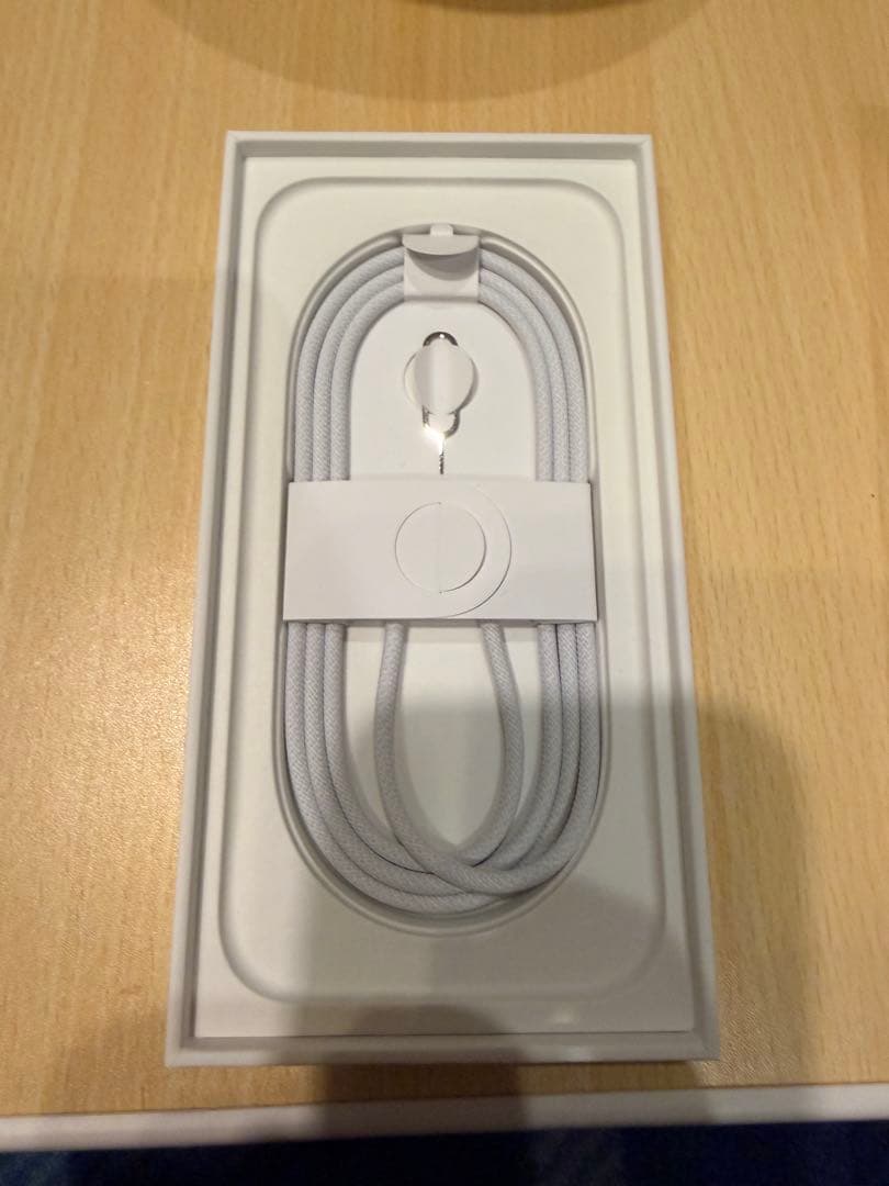 超美品 iPhone 16 ホワイト 本体