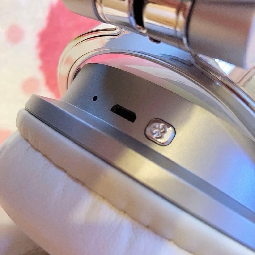 Brookstone アリアナグランデ ワイヤレス 猫耳ヘッドホン