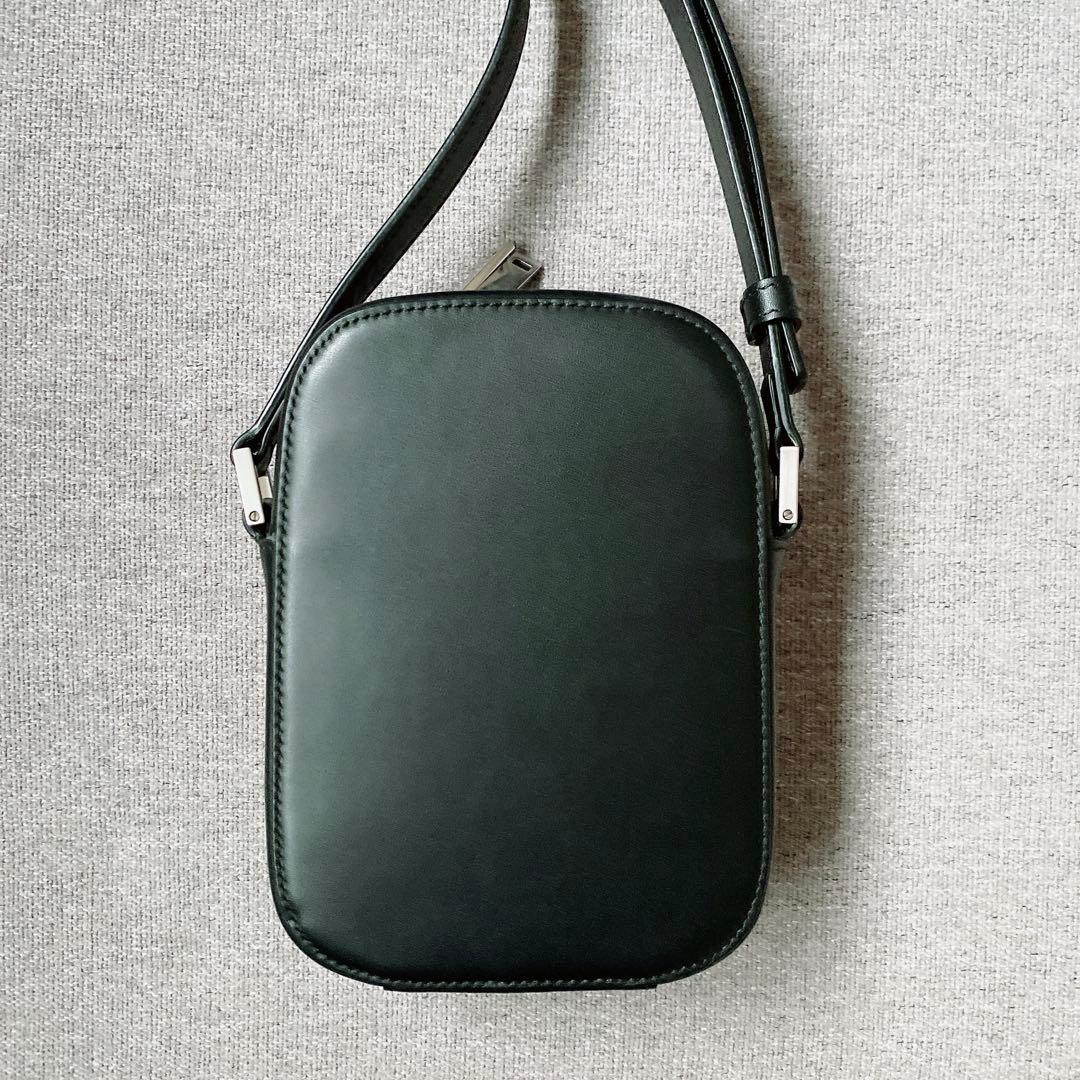 【美品】フェラガモ ミニショルダーバッグ ボディバッグ