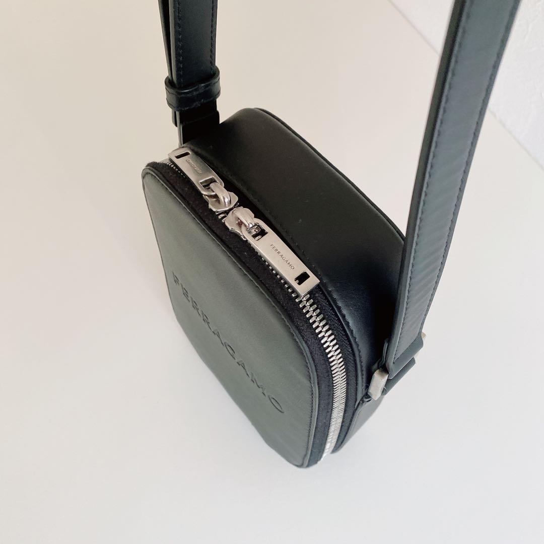 【美品】フェラガモ ミニショルダーバッグ ボディバッグ