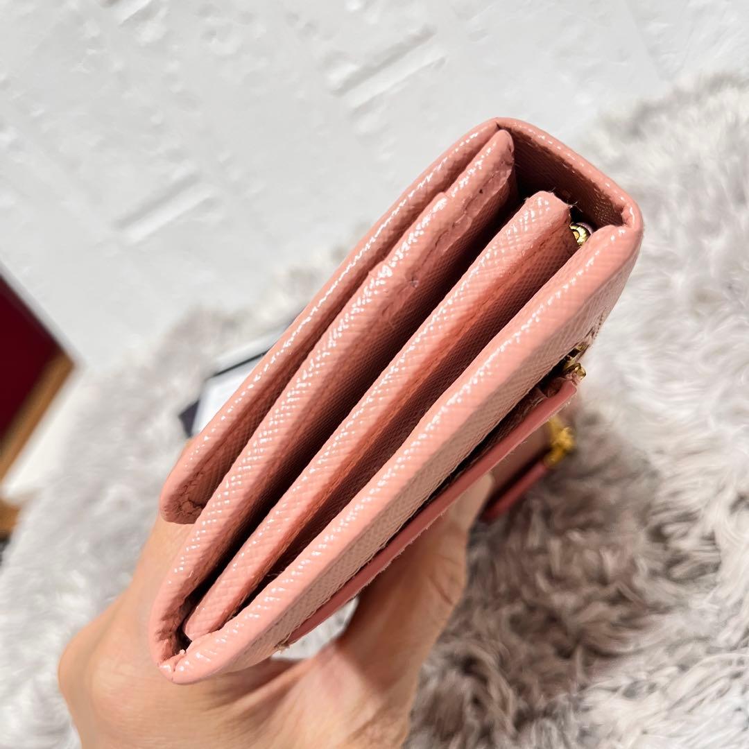 美品✨PRADA フィオッコサフィアーノ　ベビーピンク　メタルロゴ　2点セット