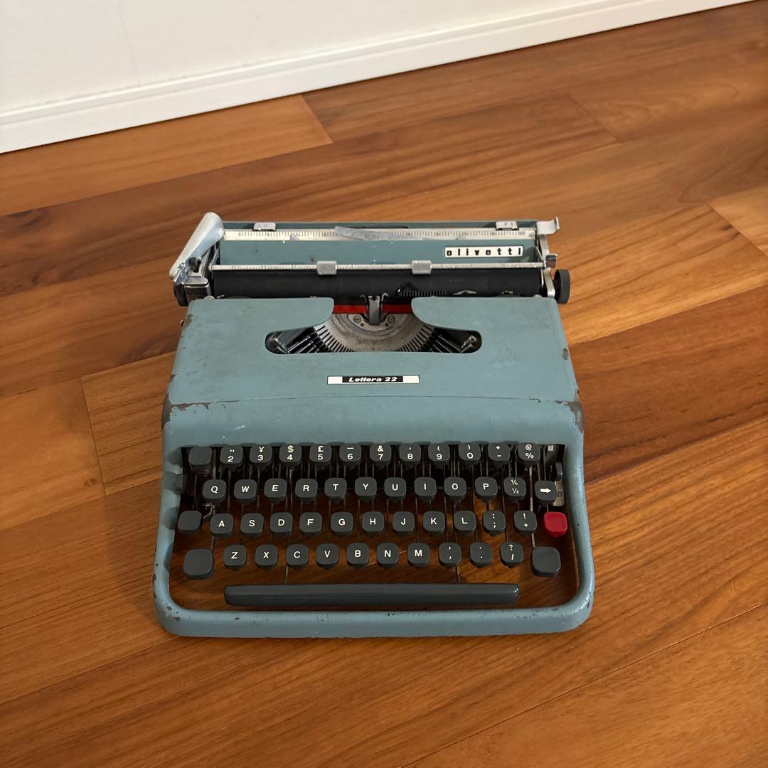 タイプライター(Olivetti Lettera 22)