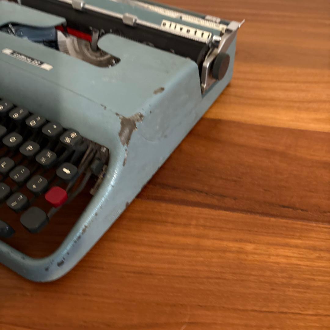 タイプライター(Olivetti Lettera 22)