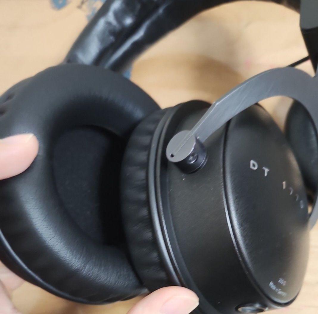 Beyerdynamic DT1770PRO　イヤーパット交換済み　値下げ不可