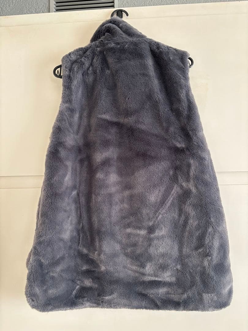 ピッコーネ　ベスト グレー　新品