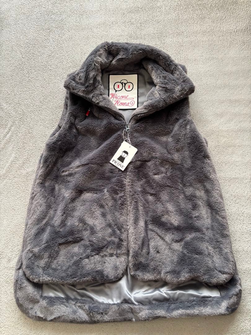 ピッコーネ　ベスト グレー　新品