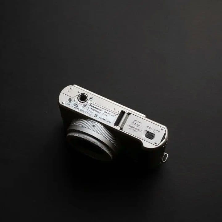 パナソニックコンパクトデジタルカメラ LUMIX DMC-LX3　元箱付き