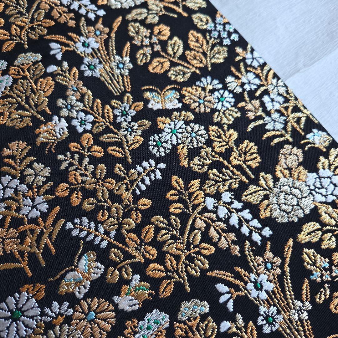 帯屋捨松　細かな煌めきを締める　草花模様の名古屋帯