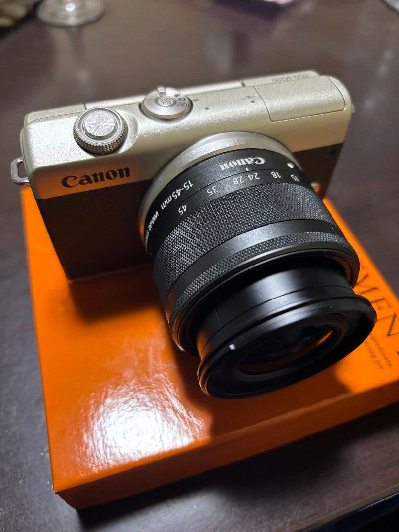 デジタルカメラ CANON EOS M200