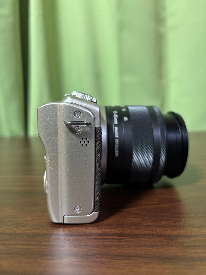 デジタルカメラ CANON EOS M200