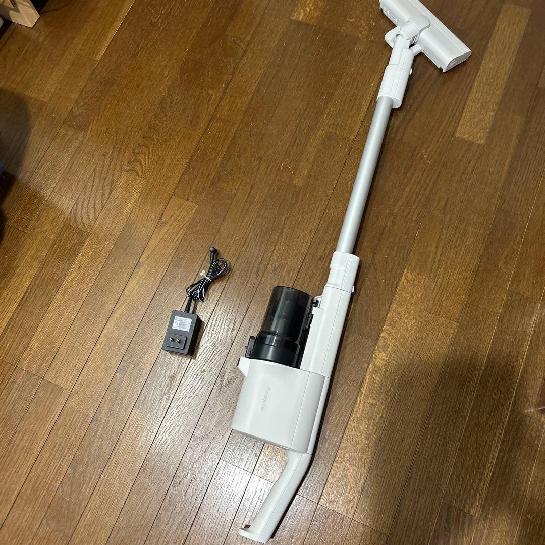 美品パナソニック コードレス掃除機 軽量 MC-SB33J-W