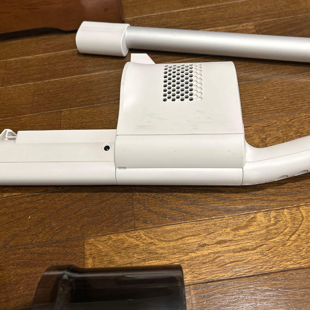 美品パナソニック コードレス掃除機 軽量 MC-SB33J-W