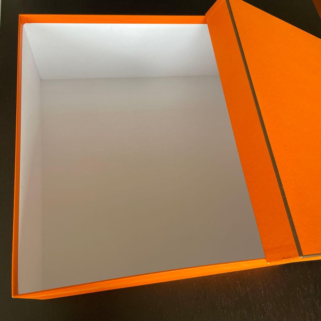 エルメス　空箱　43×43×17 リボン付き