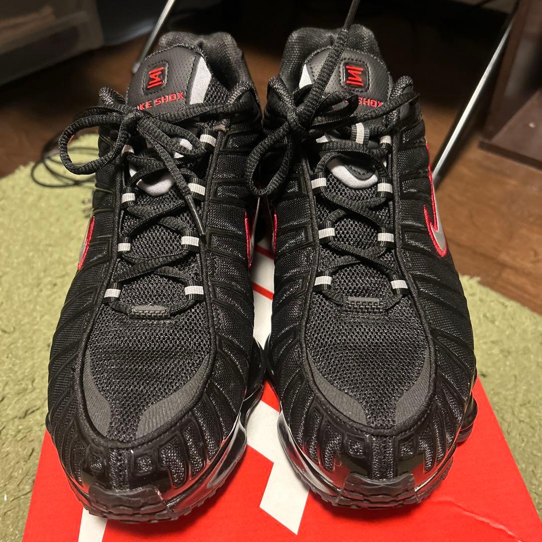 シューズ NIKESHOXTLBLACK/UNIVERSITYRED