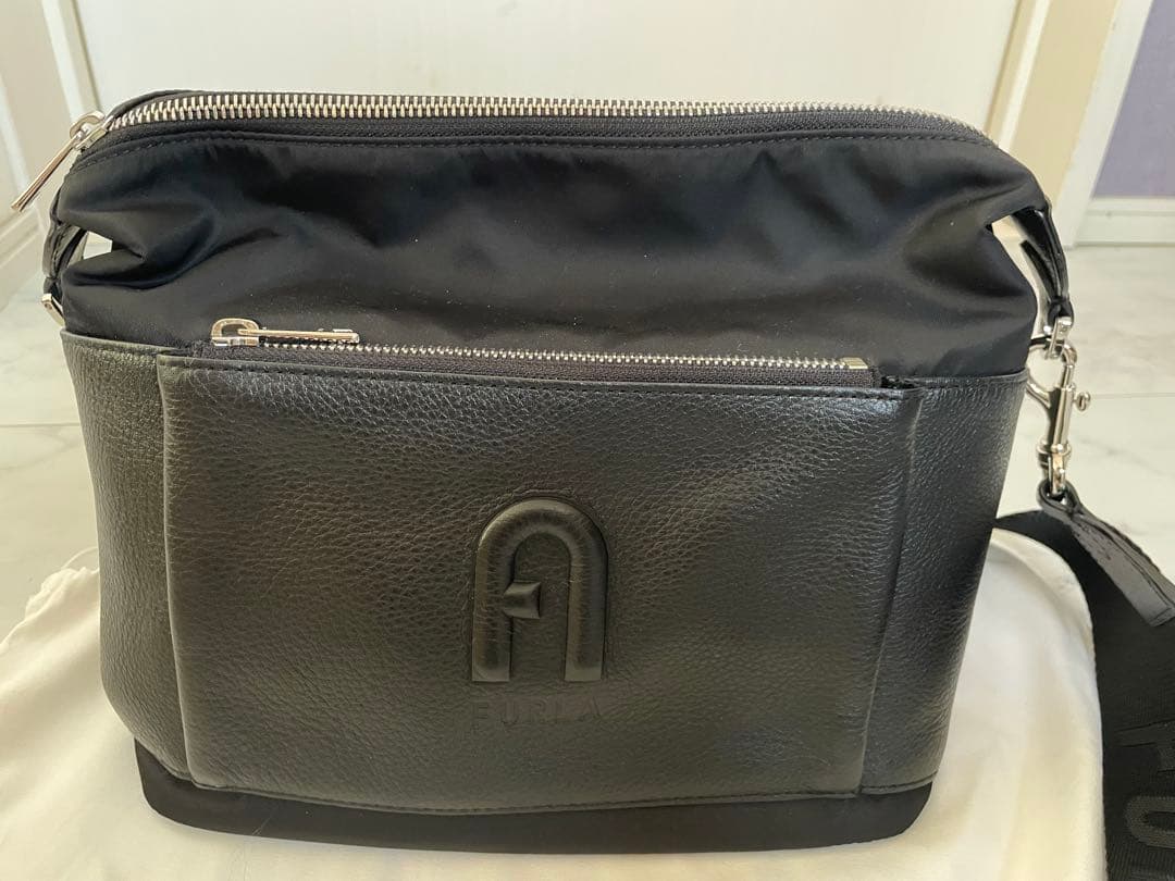 【美品】★FURLA★クロスボディバッグブラック