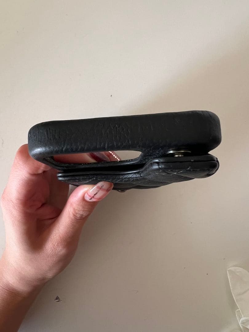 デミュー黒いキルティングデザイン iPhone15プロケースDEMIU★美品