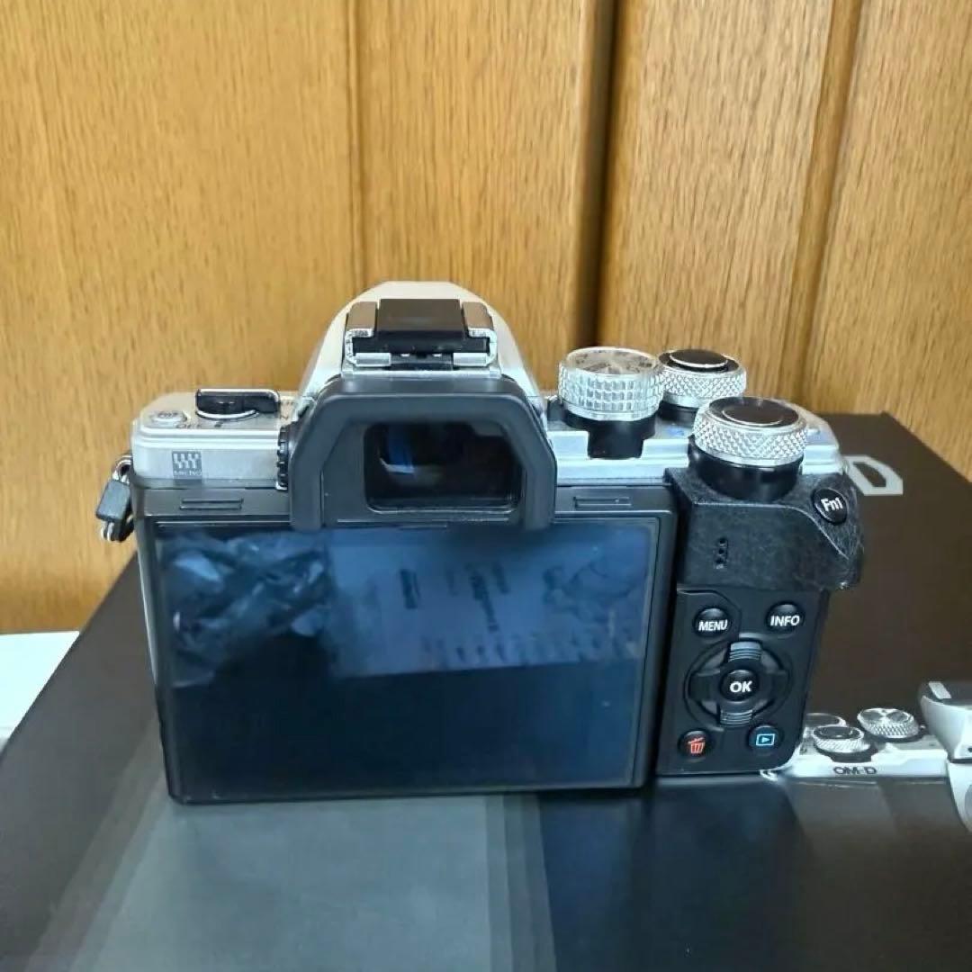 デジタルカメラ OLYMPUS OM-D E-M10 Mark II