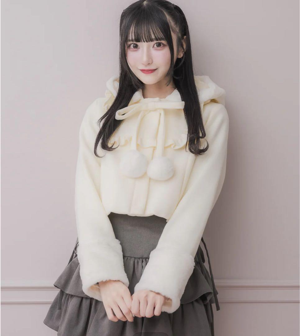 pium ファーリボンヨークフリルショートコート ホワイト