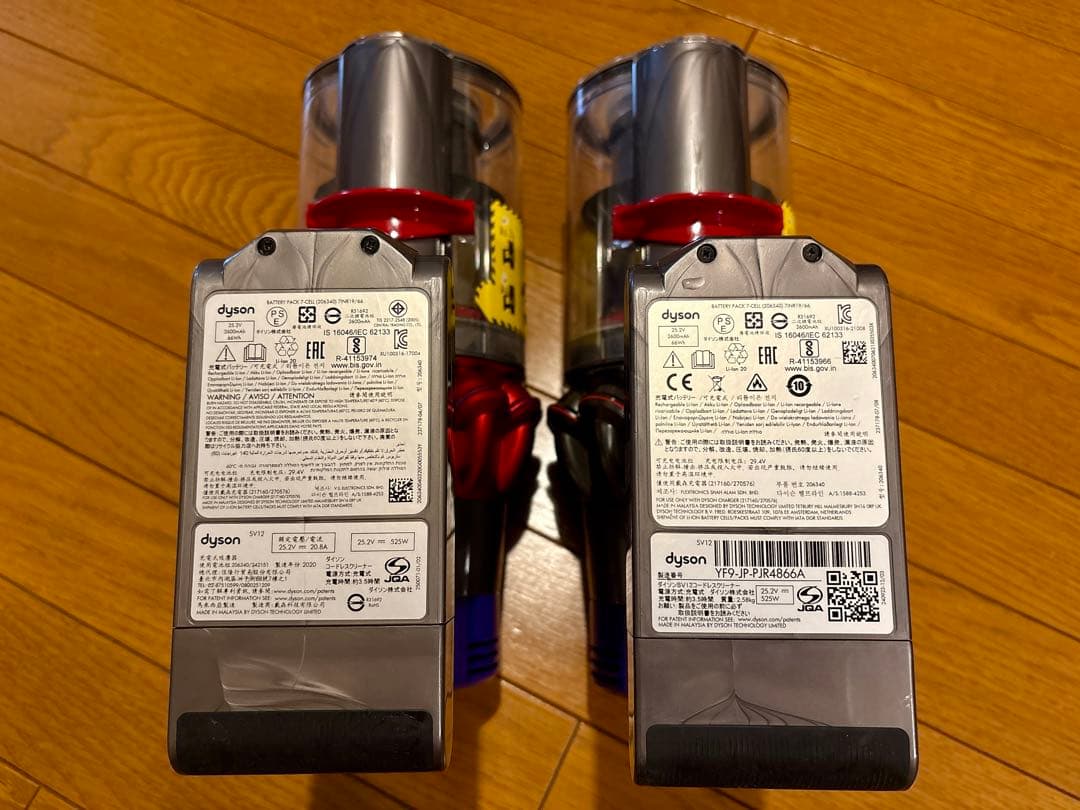 美品２台ダイソンSV12V10fluffyDyson掃除機コードレスクリーナー