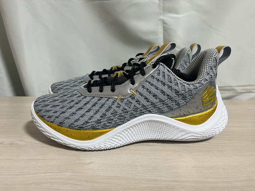 【美品/試着のみ】アンダーアーマー カリー10 Young Wolf 27.5