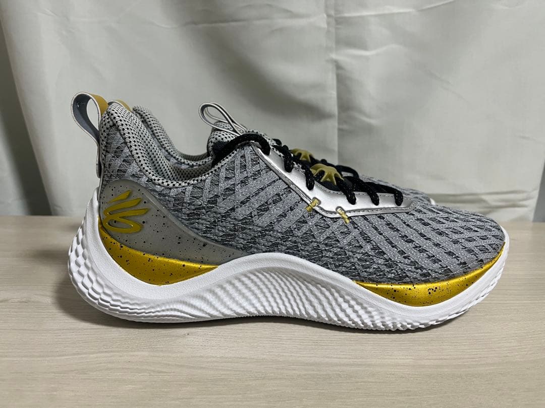 【美品/試着のみ】アンダーアーマー カリー10 Young Wolf 27.5