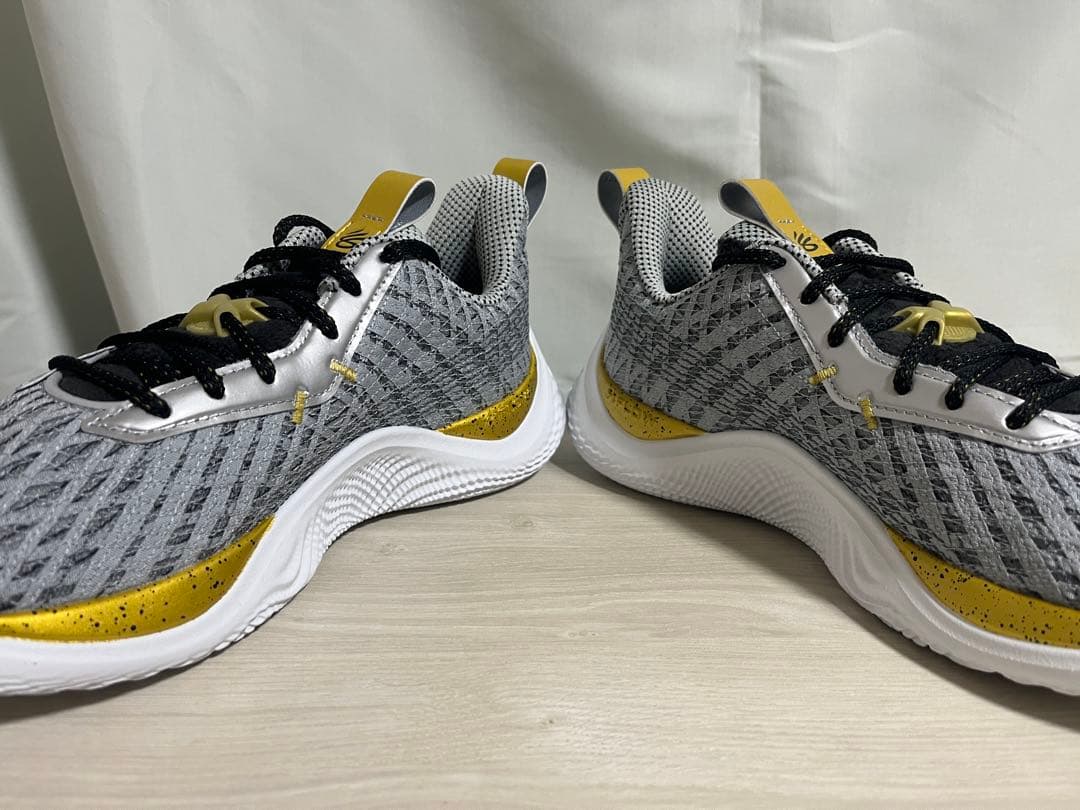 【美品/試着のみ】アンダーアーマー カリー10 Young Wolf 27.5