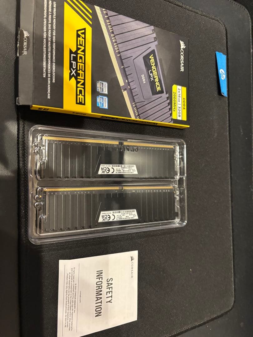 メモリー DDR4 32GB 2666MHz Corsair Vengeance LPX