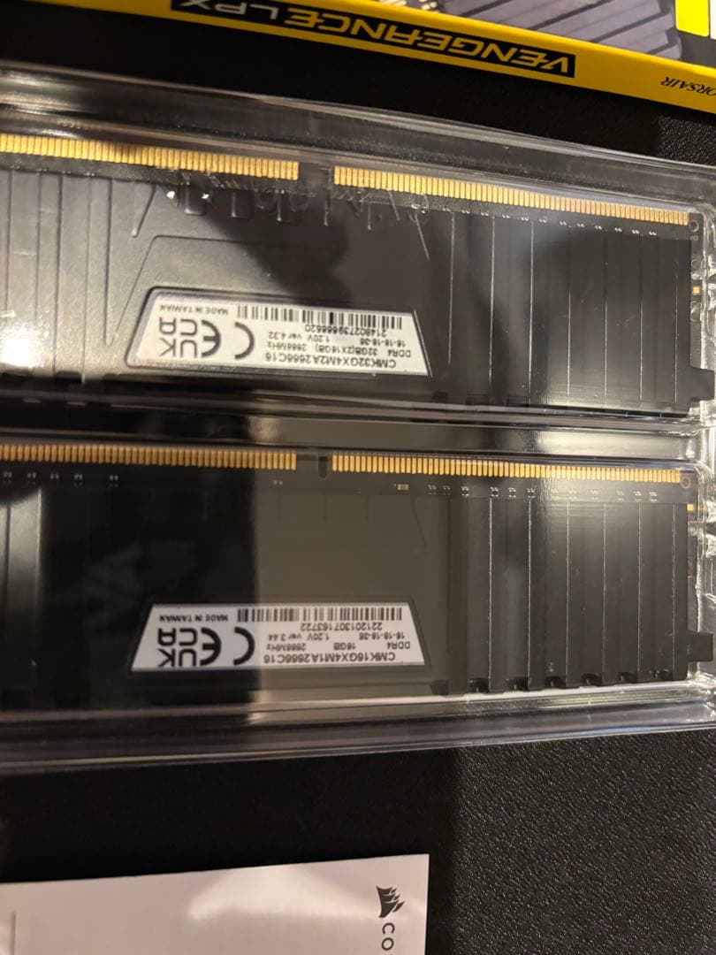 メモリー DDR4 32GB 2666MHz Corsair Vengeance LPX