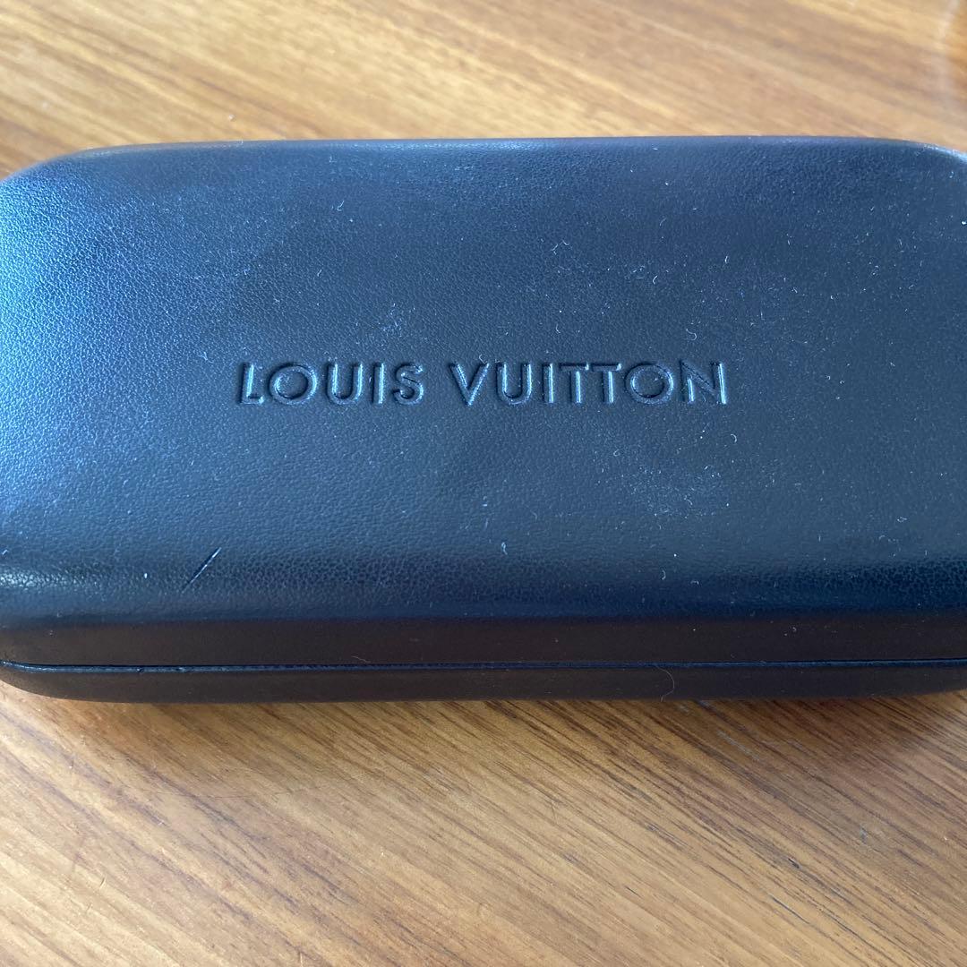 LOUIS VUITTON ブラックサングラス ケース付き