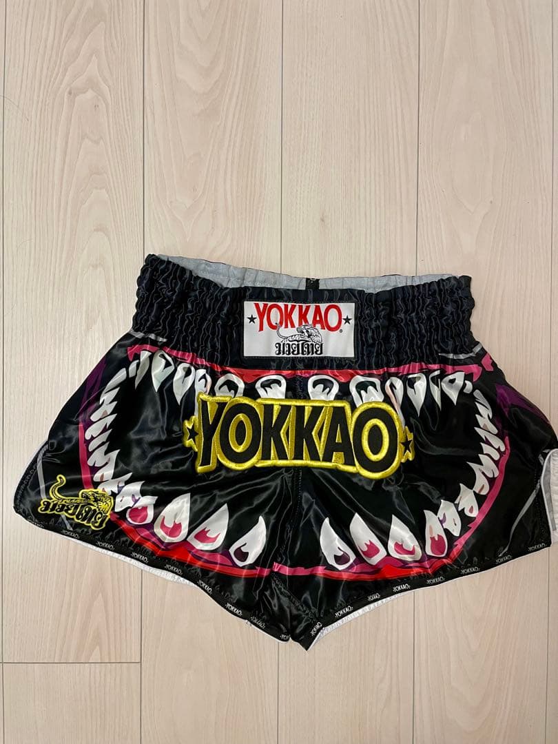 YOKKAO ボクシング ムエタイ　ショーツ シャークデザイン 黒 L