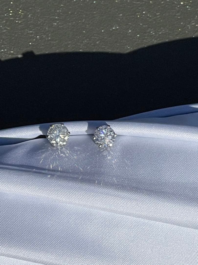 ダイヤピアス1.047ctと1.013ct