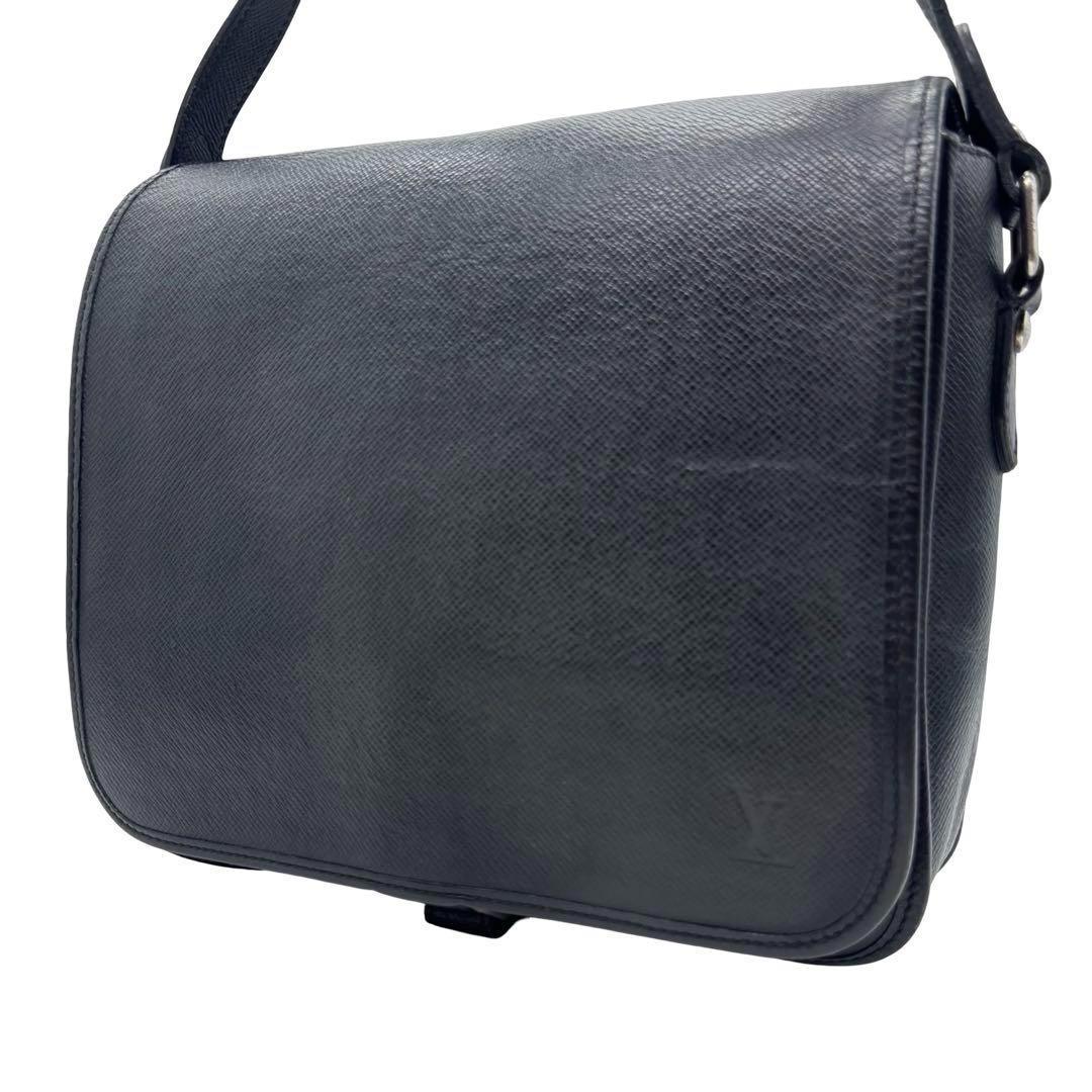 LOUIS VUITTON ルイヴィトン タイガ 黒 ショルダーバッグ メンズ