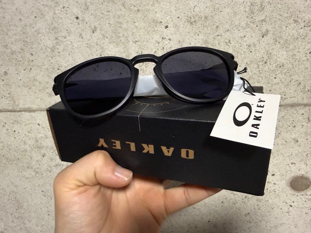 OAKLEY ブラックラウンドサングラス 未使用