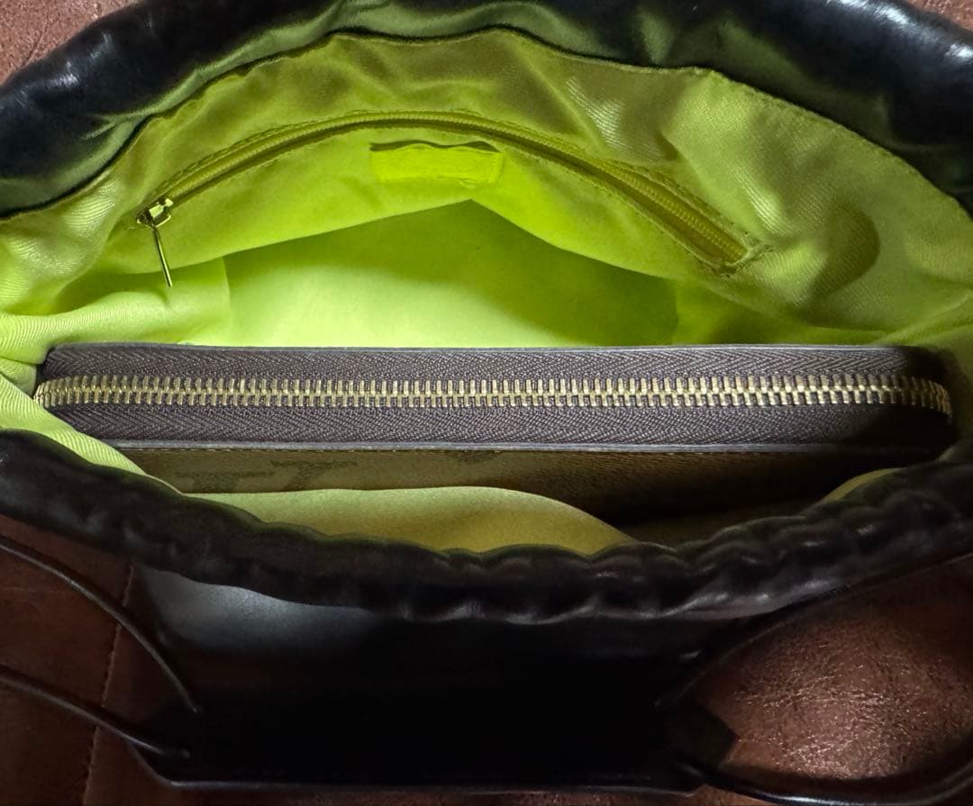 WCJ☆ソフトレザー巾着　ブラック 若槻千夏 完売品