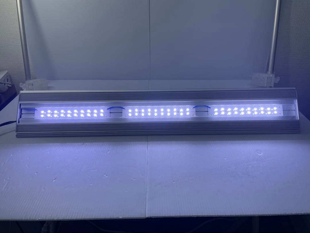 アクロ TRIANGLE LED VIVID 600 吊下用　アクアリウム　水槽
